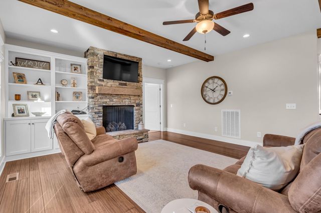 5574 Dowlen Rd, Cedar Hill, TN 37032