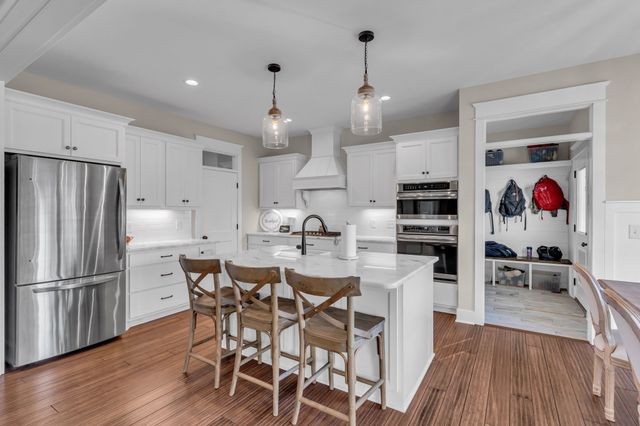 5574 Dowlen Rd, Cedar Hill, TN 37032