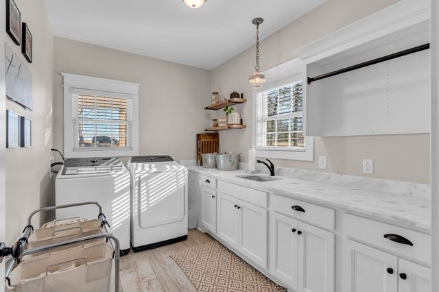 5574 Dowlen Rd, Cedar Hill, TN 37032