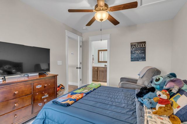 5574 Dowlen Rd, Cedar Hill, TN 37032