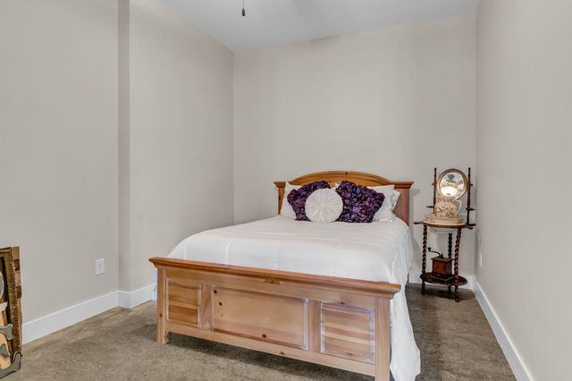 5574 Dowlen Rd, Cedar Hill, TN 37032