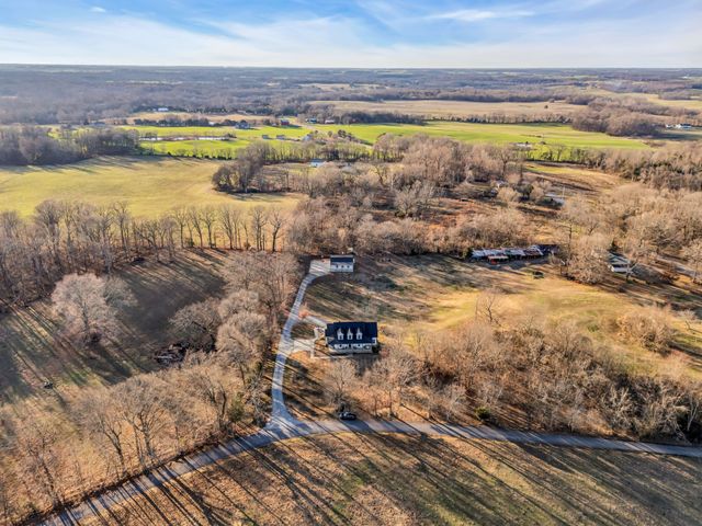5574 Dowlen Rd, Cedar Hill, TN 37032