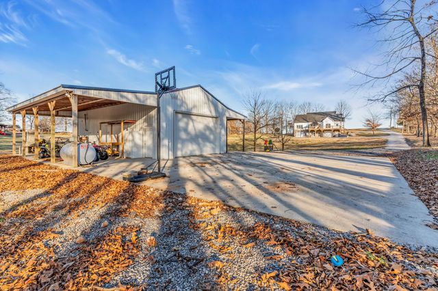 5574 Dowlen Rd, Cedar Hill, TN 37032