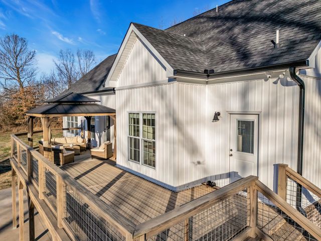 5574 Dowlen Rd, Cedar Hill, TN 37032