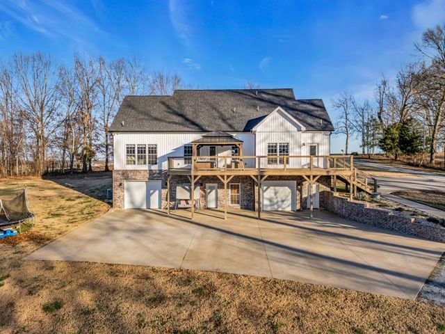 5574 Dowlen Rd, Cedar Hill, TN 37032