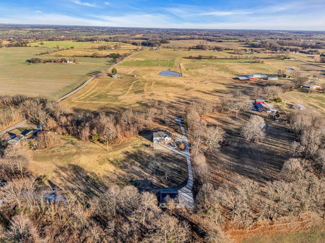 5574 Dowlen Rd, Cedar Hill, TN 37032