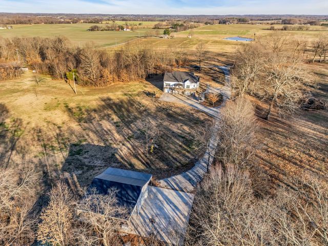 5574 Dowlen Rd, Cedar Hill, TN 37032