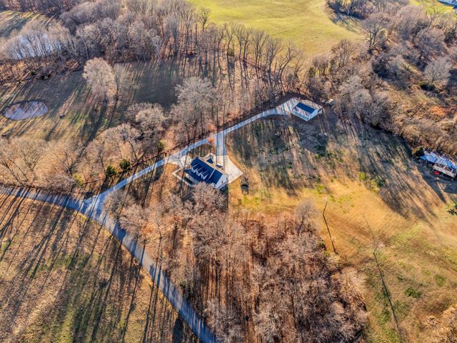 5574 Dowlen Rd, Cedar Hill, TN 37032