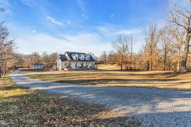 5574 Dowlen Rd, Cedar Hill, TN 37032