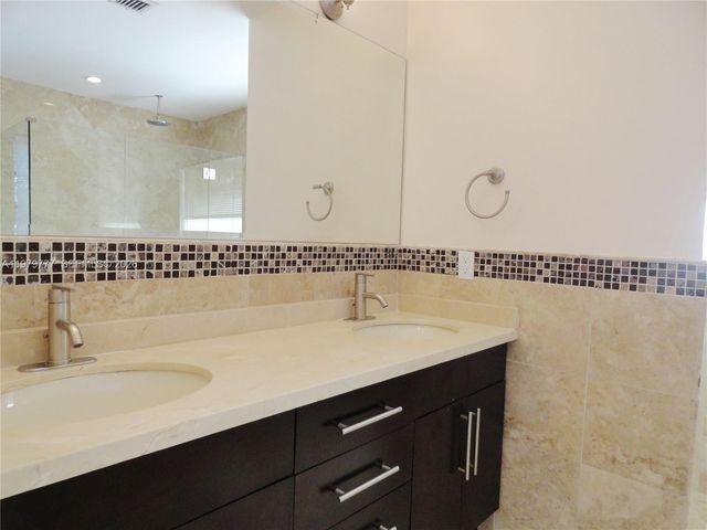 4950 San Amaro Dr, Coral Gables, FL 33146