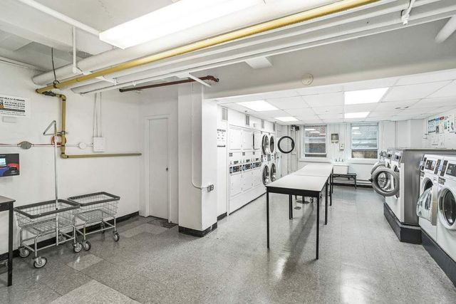 321 E 43rd St Apt 308, New York City, NY 10017