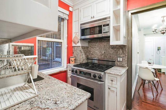 321 E 43rd St Apt 308, New York City, NY 10017