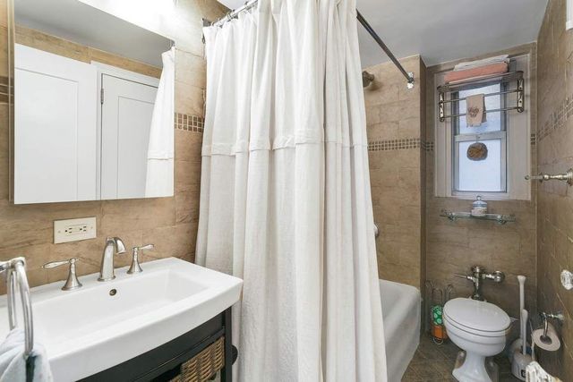 321 E 43rd St Apt 308, New York City, NY 10017