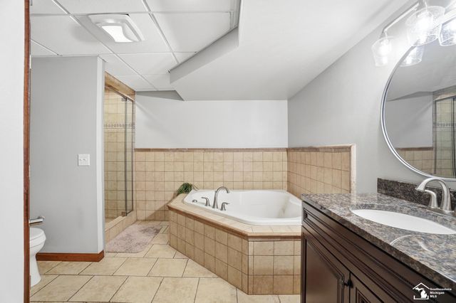 3985 Wood Haven Court, Lambertville, MI 48144