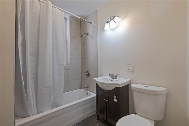 4211 W Gladys Avenue 2, Chicago, IL 60624