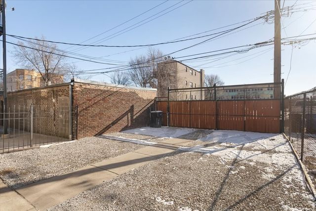 4211 W Gladys Avenue 2, Chicago, IL 60624