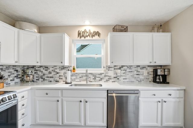 82 Lantern Chase Drive, Delaware, OH 43015