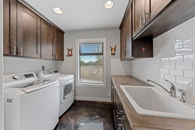 175 Limestone Ridge N, Kerrville, TX 78028