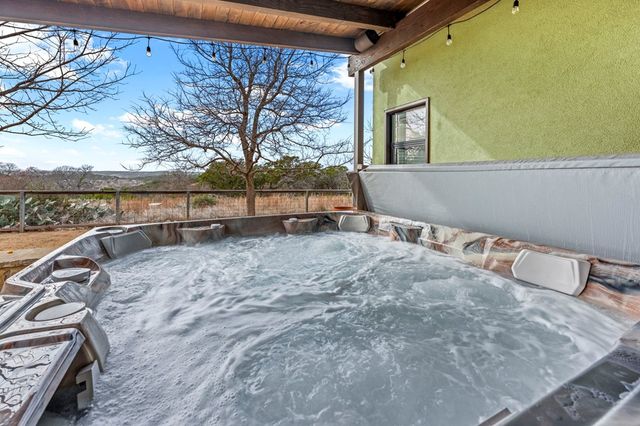 175 Limestone Ridge N, Kerrville, TX 78028