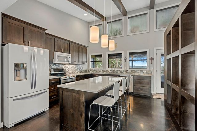 175 Limestone Ridge N, Kerrville, TX 78028