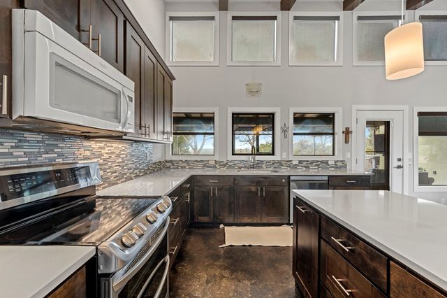 175 Limestone Ridge N, Kerrville, TX 78028