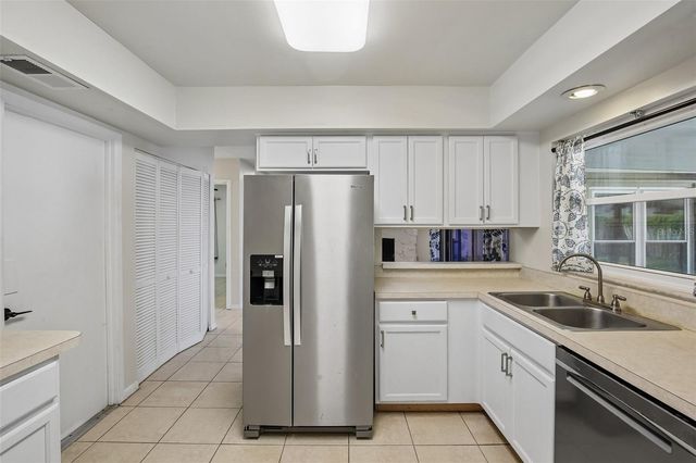 4828 GROVE POINT DRIVE, Tampa, FL 33624