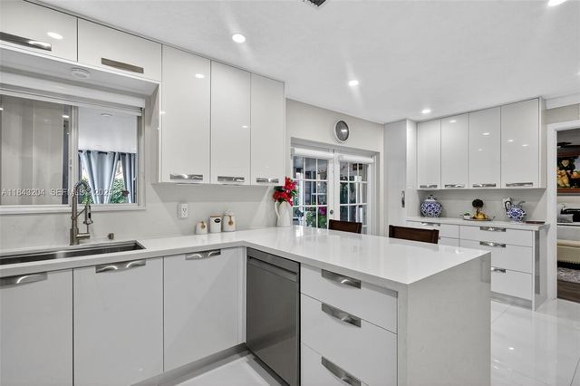 7291 NW 173rd Drive 100, Hialeah, FL 33015