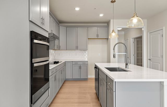 5 Peters Farm Way 109, Westborough, MA 01581