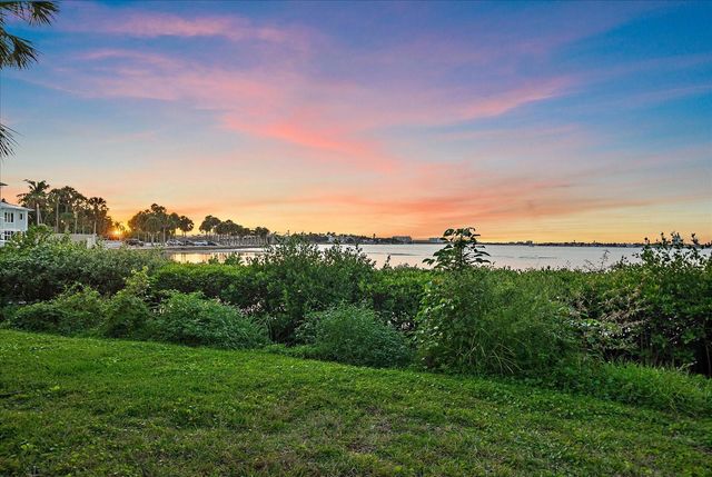 3348 OLD OAK DRIVE, Sarasota, FL 34239