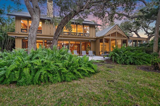 3348 OLD OAK DRIVE, Sarasota, FL 34239