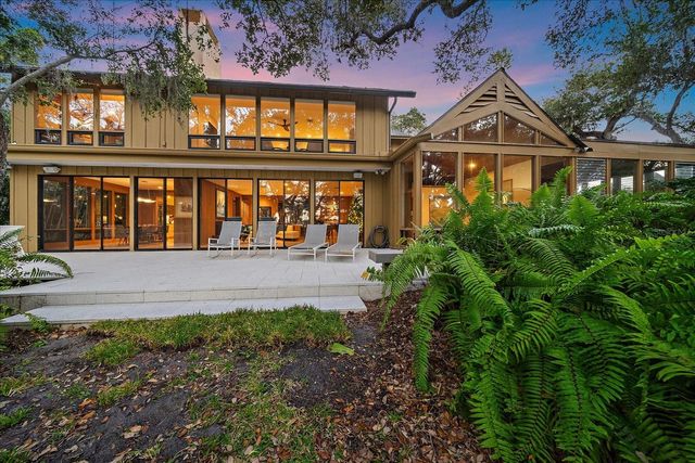 3348 OLD OAK DRIVE, Sarasota, FL 34239