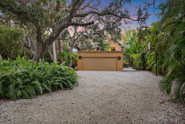 3348 OLD OAK DRIVE, Sarasota, FL 34239