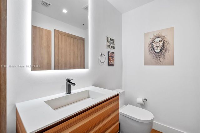 3470 E Coast Ave PH202, Miami, FL 33137