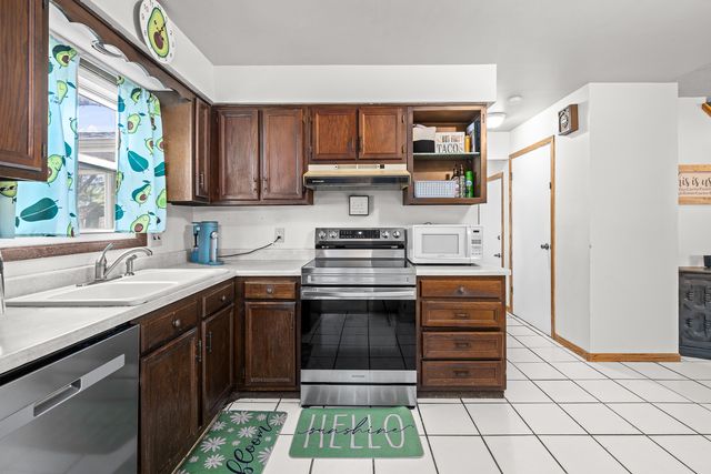 3005 N Pine Street, Davenport, IA 52804