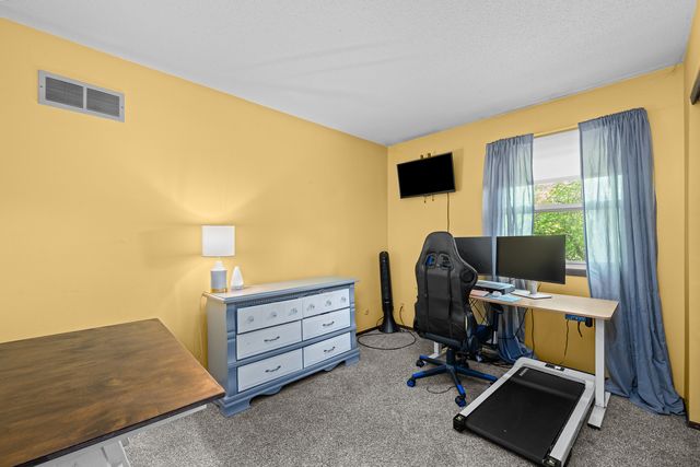 3005 N Pine Street, Davenport, IA 52804