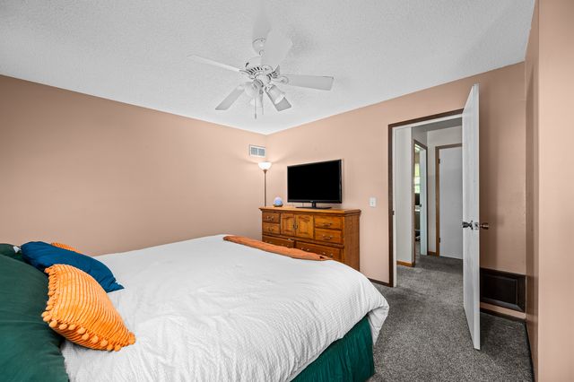 3005 N Pine Street, Davenport, IA 52804
