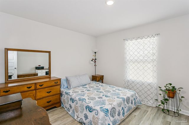 4334 Damselfly Dr, Milton, FL 32583