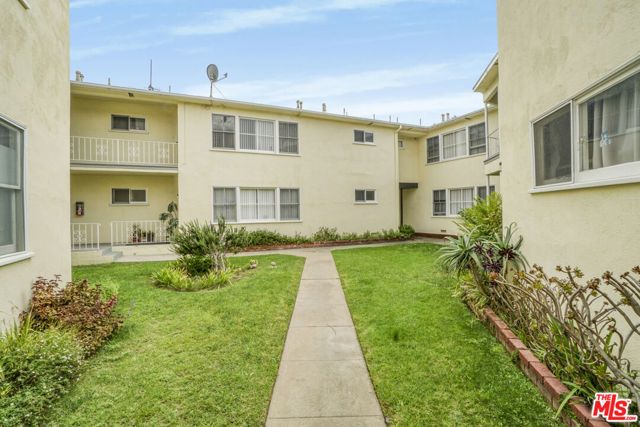 7933 Alverstone Avenue, Los Angeles, CA 90045