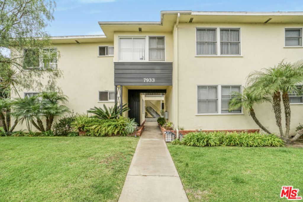 7933 Alverstone Avenue, Los Angeles, CA 90045