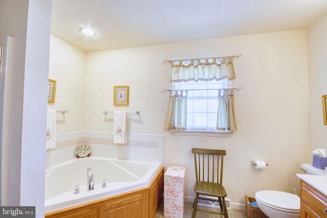 28 NORFOLK LN, Lebanon, PA 17042