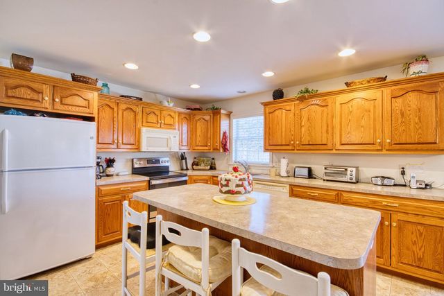 28 NORFOLK LN, Lebanon, PA 17042