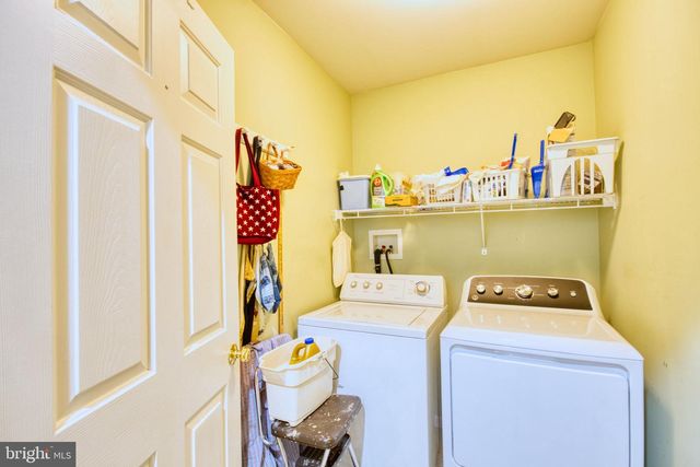 28 NORFOLK LN, Lebanon, PA 17042