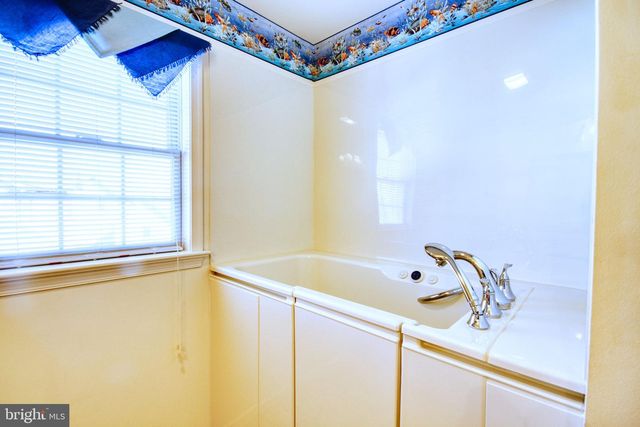 28 NORFOLK LN, Lebanon, PA 17042