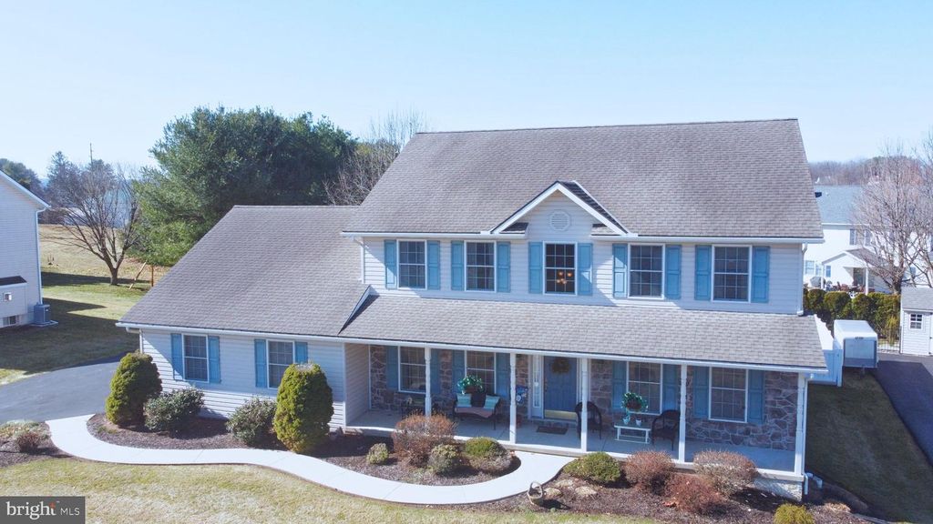 28 NORFOLK LN, Lebanon, PA 17042