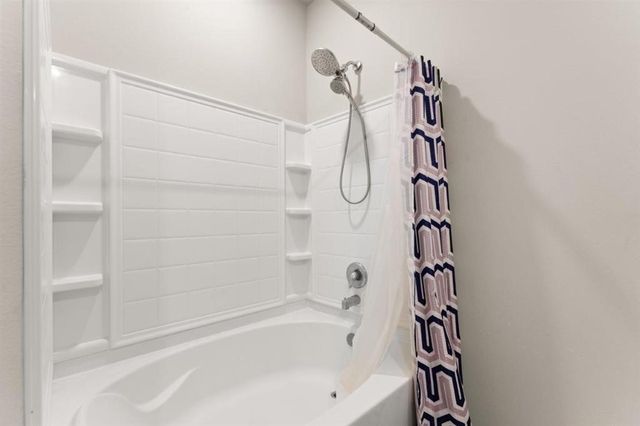 2213 N Savannah Lakes Drive, Lake Charles, LA 70607