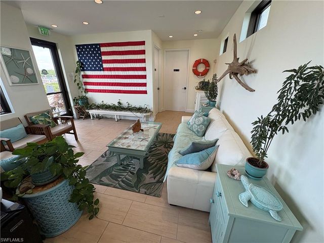 1345 5th AVE S, Naples, FL 34102