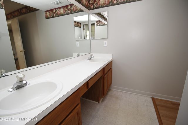 934 Colonial Avenue SE, Palm Bay, FL 32909