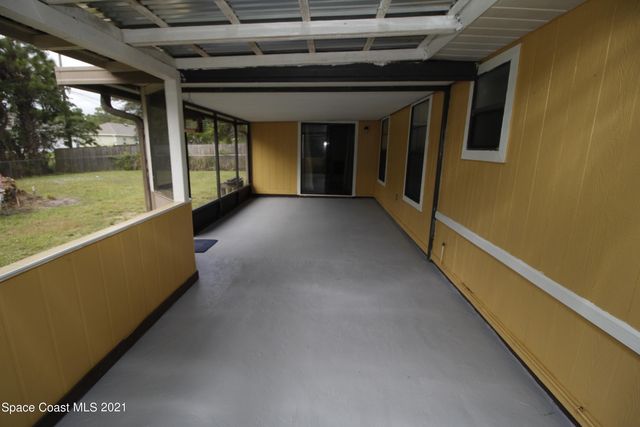 934 Colonial Avenue SE, Palm Bay, FL 32909