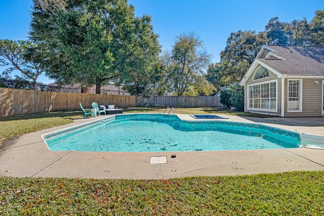 62 Shalimar Drive, Shalimar, FL 32579