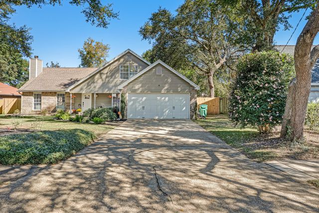 62 Shalimar Drive, Shalimar, FL 32579